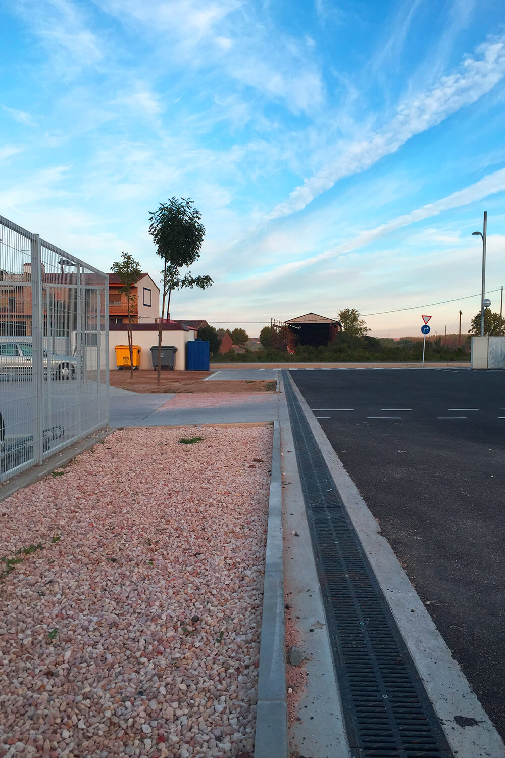 Urbanizacio?n - Zona de aparcamiento CEIP Monzo?n 3