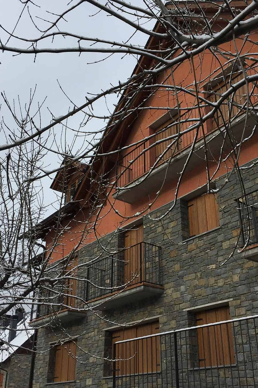 edificación en benasque