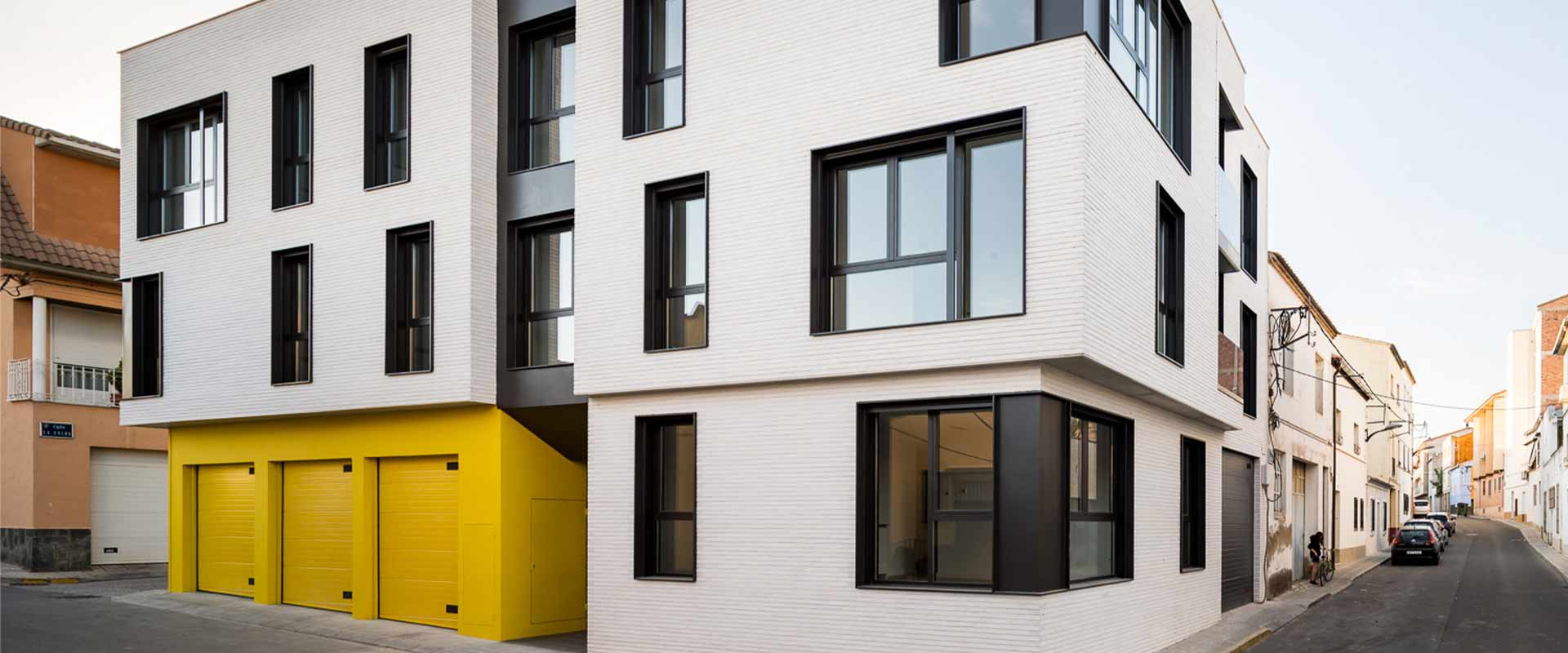 vivienda plurifamiliar monzon